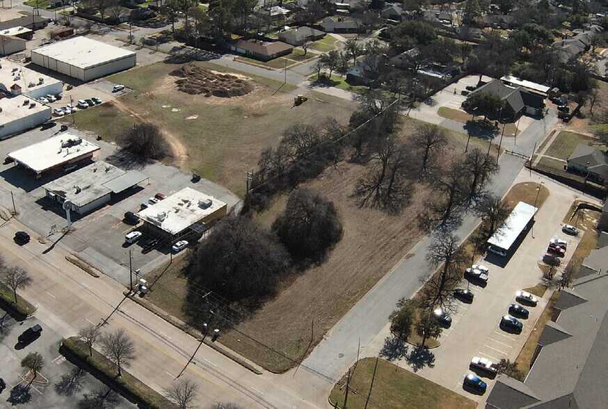 2600 W Park Row Dr, Pantego, TX à louer - Photo de l’immeuble – Image 2 sur 3