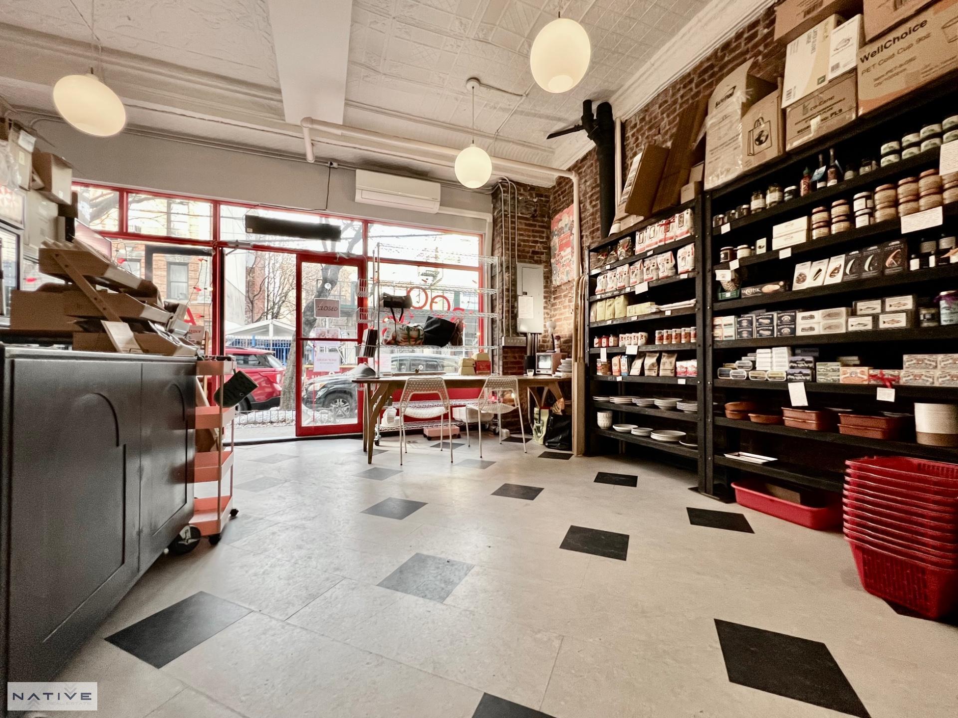 164 Huron St, Brooklyn, NY à louer Photo intérieure– Image 1 sur 9