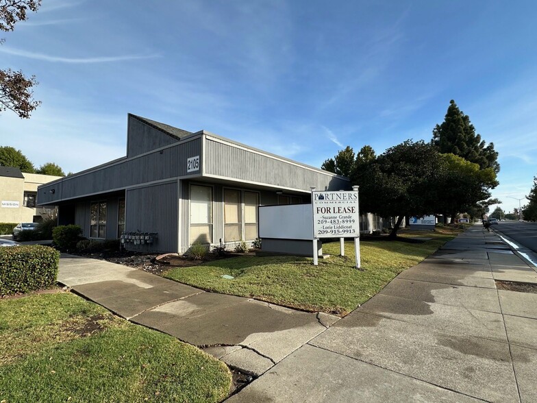 2105 W March Ln, Stockton, CA à louer - Photo de l’immeuble – Image 1 sur 4