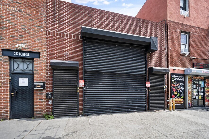 219 Bond St, Brooklyn, NY à vendre - Photo de l’immeuble – Image 1 sur 10