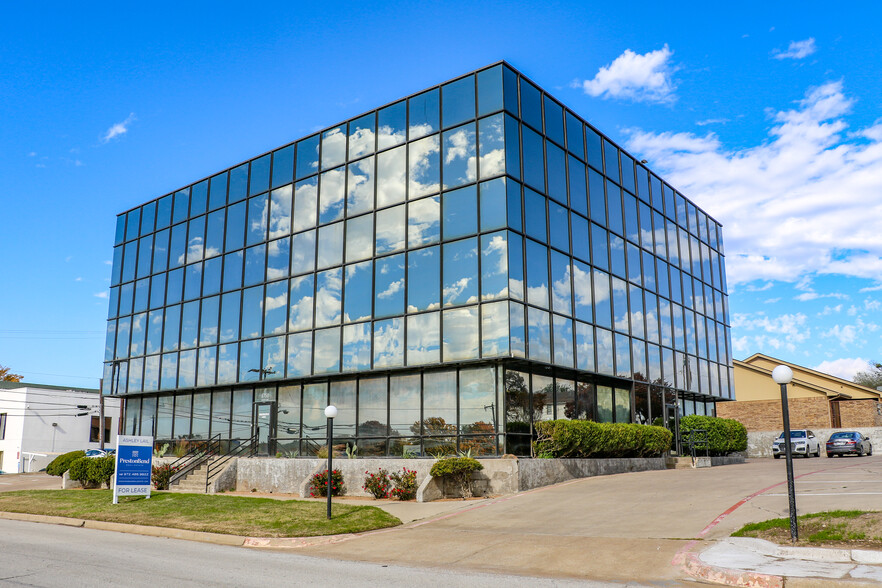 6750 Locke Ave, Fort Worth, TX à louer - Photo de l’immeuble – Image 1 sur 7