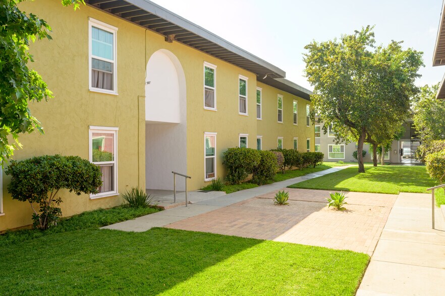 10560 Haddon Ave, Pacoima, CA à vendre - Photo de l’immeuble – Image 3 sur 32