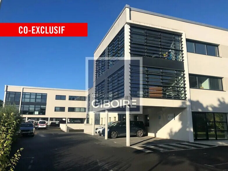 Bureau dans Saint-Grégoire à louer - Photo de l’immeuble – Image 3 sur 19