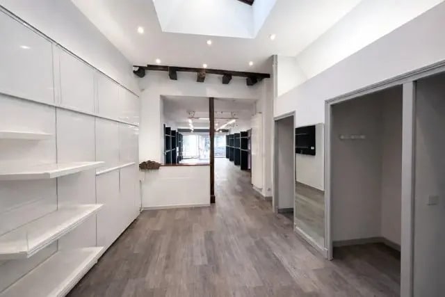 Local commercial dans Chalon Sur Saone à vendre Photo intérieure– Image 1 sur 4
