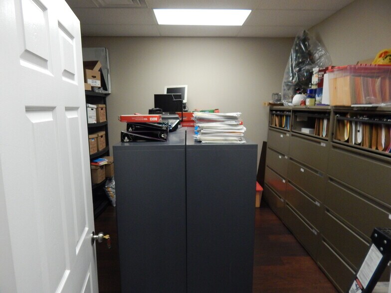 301 Fruitland Rd, Hamilton, ON à louer - Photo de l’immeuble – Image 2 sur 16