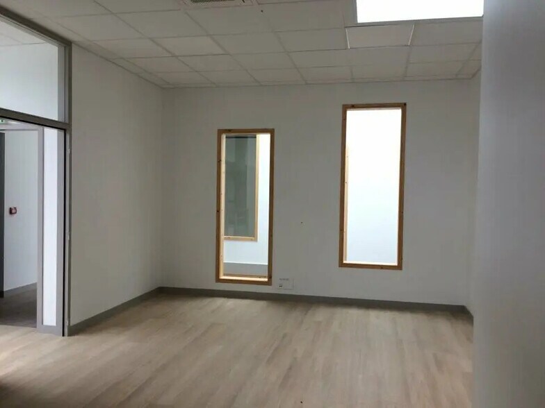 Bureau dans Vannes à louer - Photo de l’immeuble – Image 2 sur 3