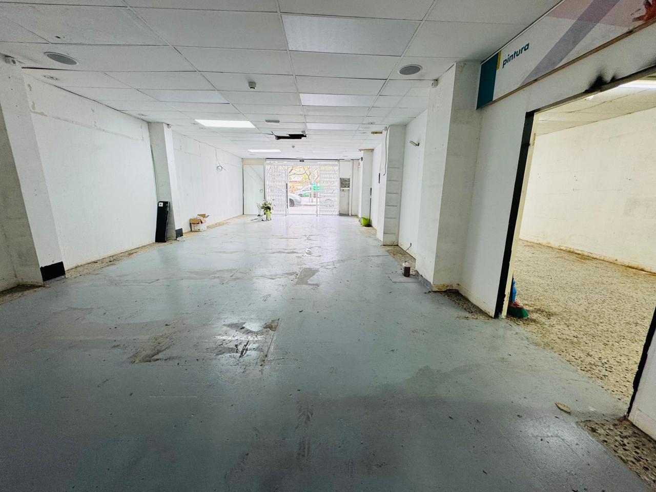 Local commercial dans Montcada i Reixac, Barcelona à louer Photo principale– Image 1 sur 3