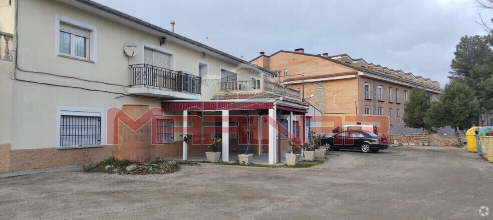 Local commercial dans Yeles, Toledo à vendre - Photo de l’immeuble – Image 2 sur 17