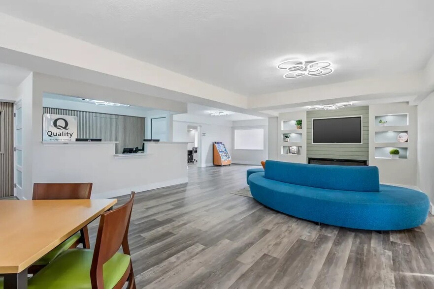 11639 E Colonial Dr, Orlando, FL à vendre - Hall d’entrée – Image 2 sur 7