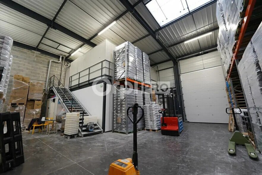 Bureau dans Décines-Charpieu à louer - Photo intérieure – Image 1 sur 11