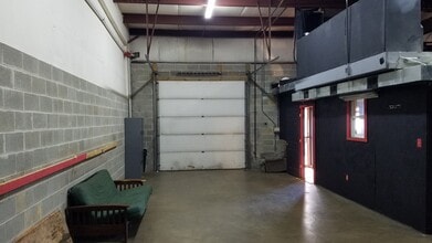 33 McWhirt Loop, Fredericksburg, VA à louer Photo intérieure– Image 2 sur 4