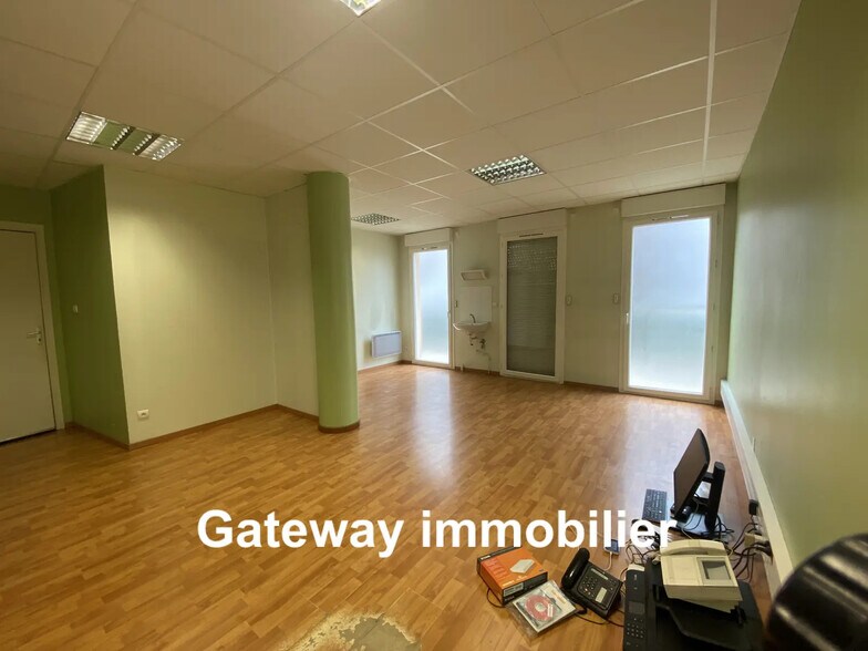 Industriel/Logistique dans Clermont-Ferrand à vendre - Photo de l’immeuble – Image 1 sur 11