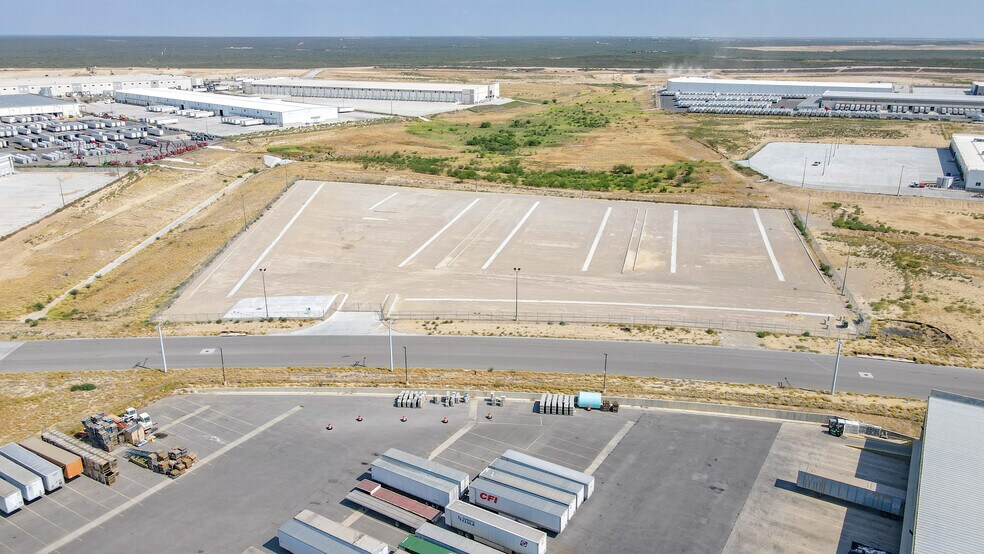 1120 Reuthinger Pkwy, Laredo, TX à louer - Photo de l’immeuble – Image 3 sur 8