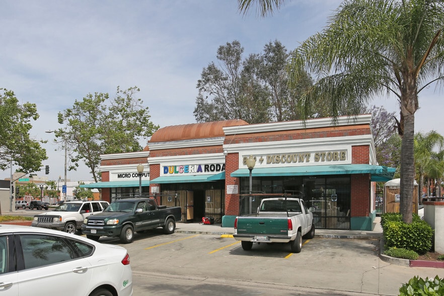 200-220 W 1st St, Santa Ana, CA à louer - Photo principale – Image 1 sur 2