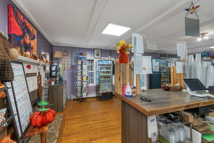 136 Daniel Webster Hwy, Meredith, NH à vendre - Photo de l’immeuble – Image 3 sur 42