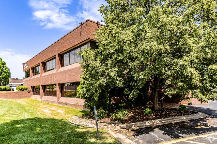11775 W 112th St, Overland Park, KS à louer - Photo de l’immeuble – Image 3 sur 16