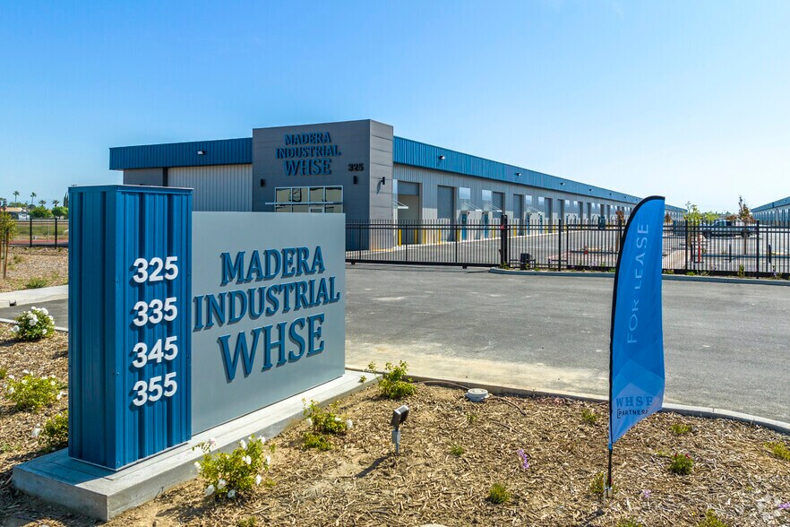 325-355 S Schnoor Ave, Madera, CA à vendre - Photo de l’immeuble – Image 2 sur 19