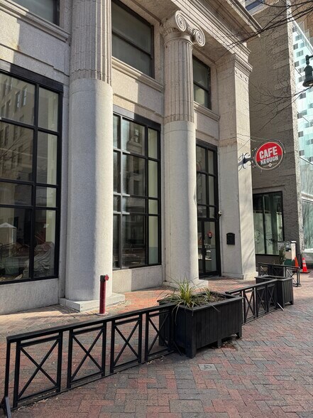 10 S Main St, Memphis, TN à louer - Photo de l’immeuble – Image 1 sur 16