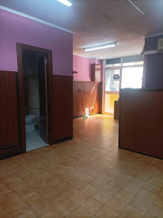Plus de détails pour Carrer Joan Valenti Escalas, Santa Coloma de Gramenet - Local commercial à louer