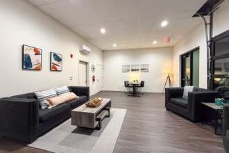 212 N Elm St, Kennewick, WA à louer Photo intérieure– Image 2 sur 24