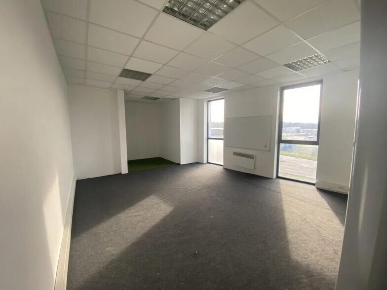 Bureau dans Nogent-le-Phaye à louer - Photo de l’immeuble – Image 3 sur 31