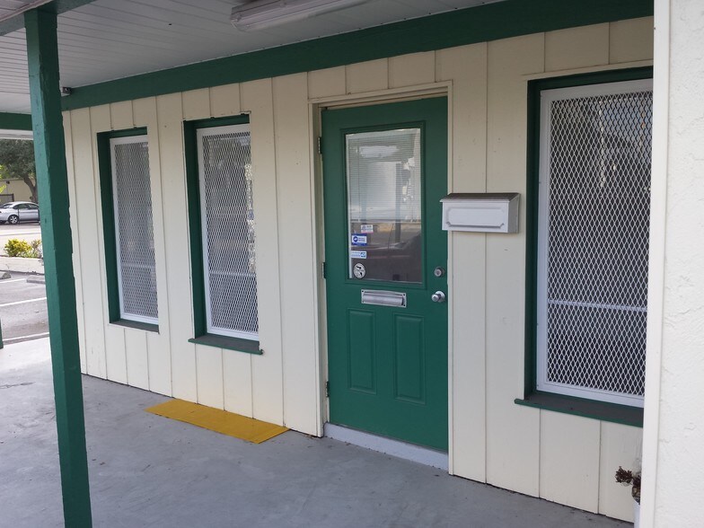 1704 9th St W, Bradenton, FL à louer - Photo de l’immeuble – Image 3 sur 8