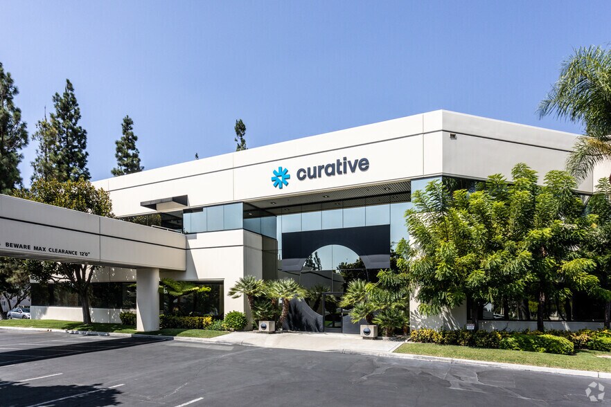 555-605 E Huntington Dr, Monrovia, CA à louer - Photo de l’immeuble – Image 3 sur 19