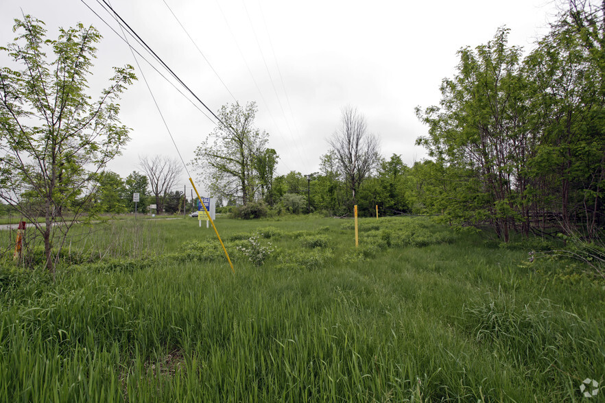61321 W 8 Mile Rd, South Lyon, MI à vendre - Photo de l’immeuble – Image 3 sur 3