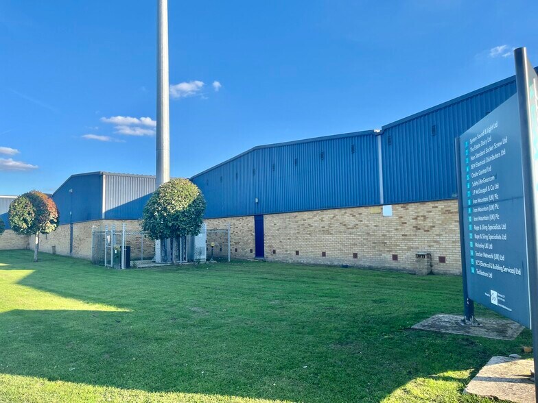 Liddall Way, West Drayton à louer - Photo de l’immeuble – Image 2 sur 3