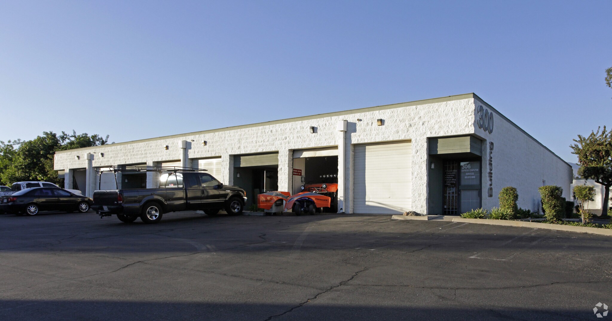 1495 W 9th St, Upland, CA à louer Photo principale– Image 1 sur 4