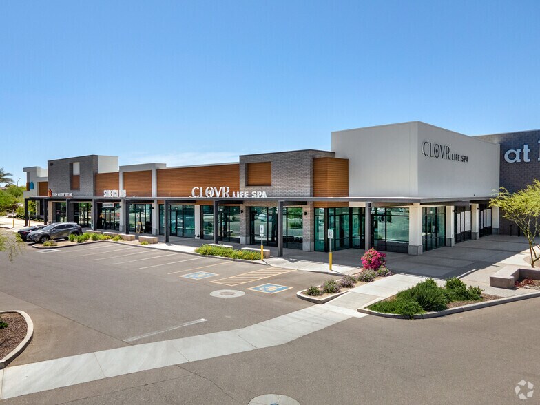 2524 S San Tan Village Pkwy, Gilbert, AZ à louer - Photo de l’immeuble – Image 2 sur 11