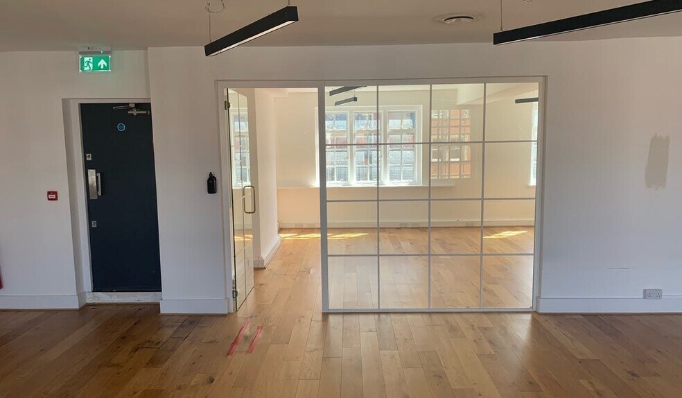 465 Brixton Rd, Londres à louer - Photo de l’immeuble – Image 3 sur 5