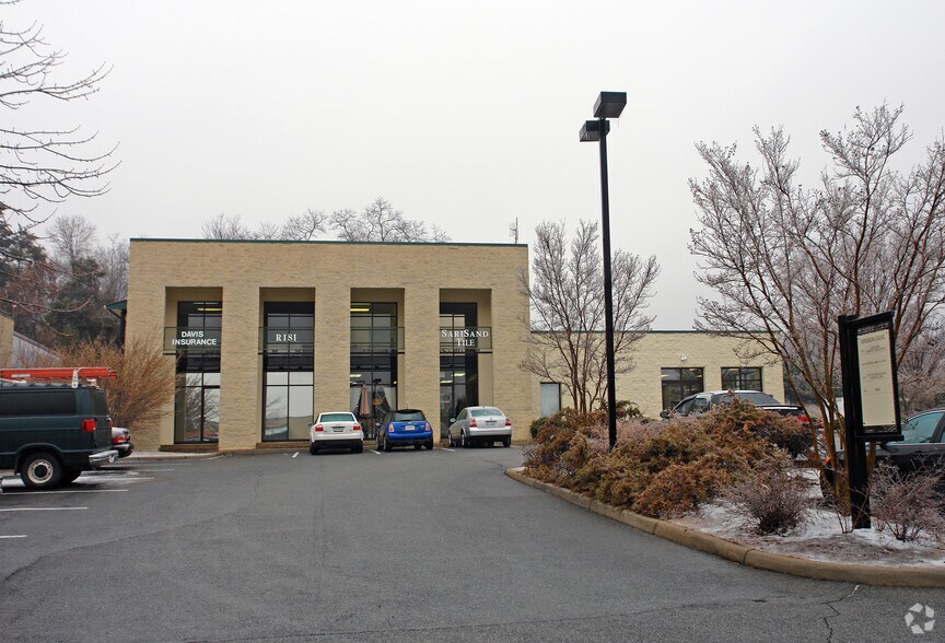 667 Berkmar Ct, Charlottesville, VA à louer - Photo de l’immeuble – Image 2 sur 14
