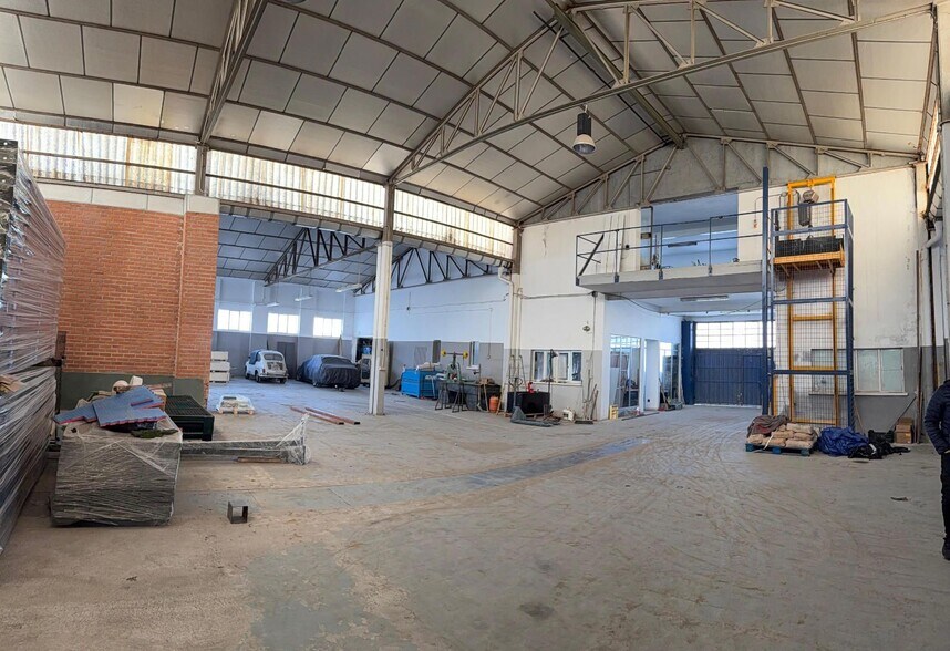 Industriel/Logistique dans Alcalá de Henares, Madrid à vendre - Photo de l’immeuble – Image 2 sur 10