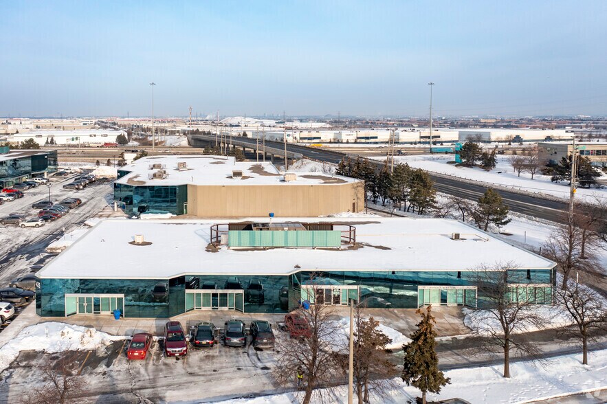 425 Britannia Rd E, Mississauga, ON à louer - Photo de l’immeuble – Image 2 sur 3
