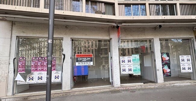 Plus de détails pour Local commercial à louer