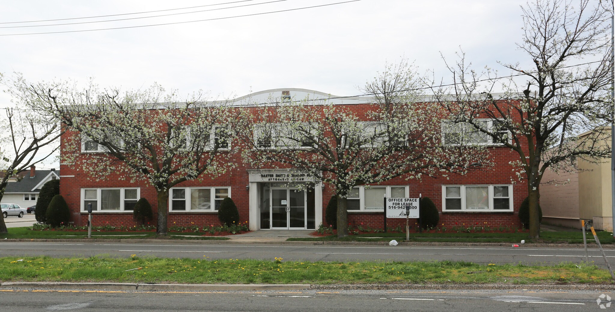 99 N Broadway, Hicksville, NY à louer Photo principale– Image 1 sur 8