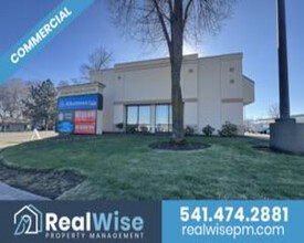 2390 W Main St, Medford, OR à louer Photo de l’immeuble– Image 1 sur 22