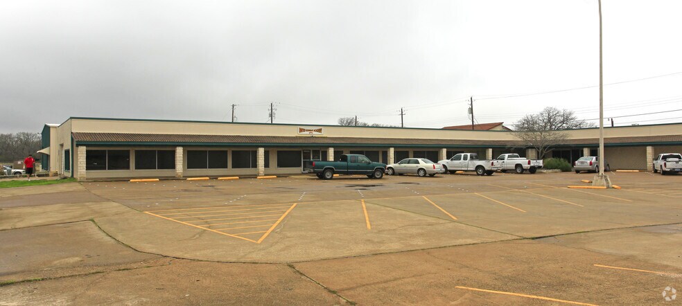 2820-2840 Finfeather Rd, Bryan, TX à vendre - Photo principale – Image 1 sur 2