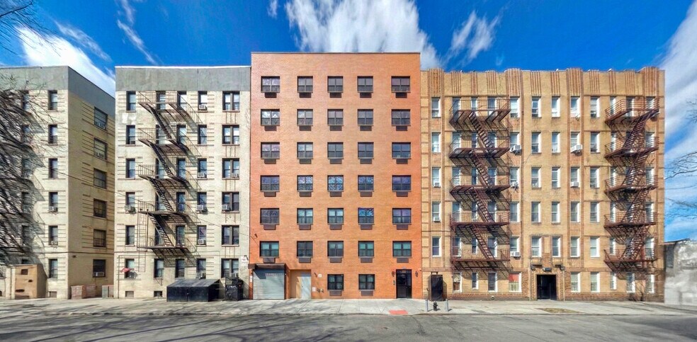 3923 Carpenter Ave, Bronx, NY à louer - Photo de l’immeuble – Image 2 sur 4