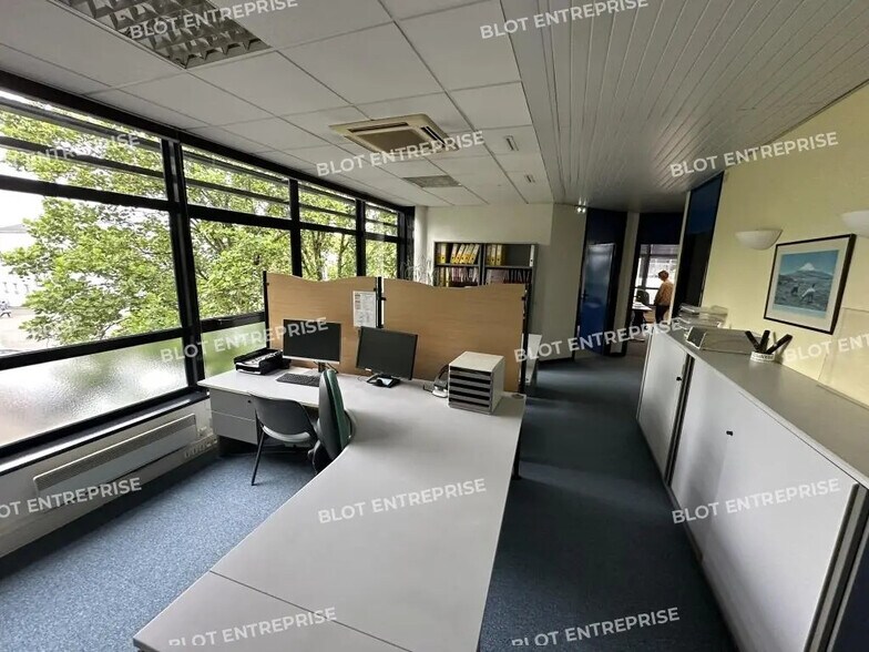 Bureau dans Lorient à vendre - Photo de l’immeuble – Image 1 sur 3