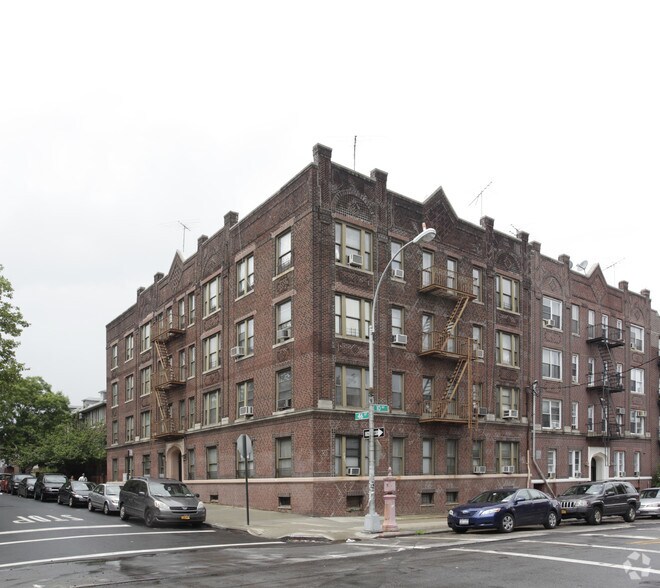 983 46th St, Brooklyn, NY à vendre - Photo de l’immeuble – Image 2 sur 4