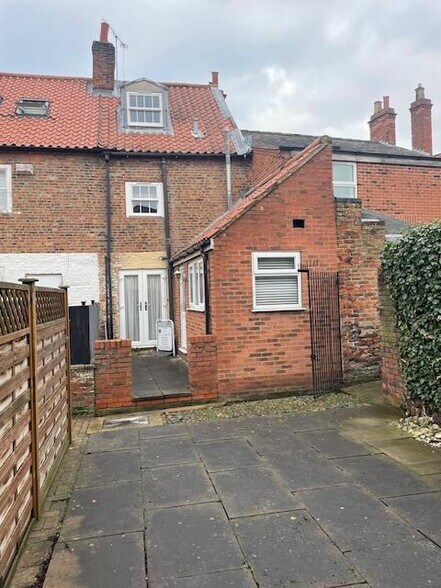9 Landress Ln, Bishop Burton à vendre - Photo de l’immeuble – Image 2 sur 5