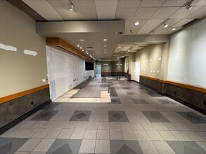 10151 No. 3 Rd, Richmond, BC à louer Photo intérieure– Image 2 sur 8