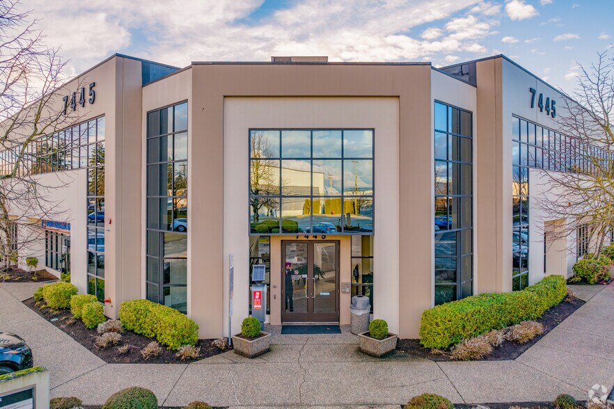 7445 132nd St, Surrey, BC à louer - Photo de l’immeuble – Image 2 sur 7