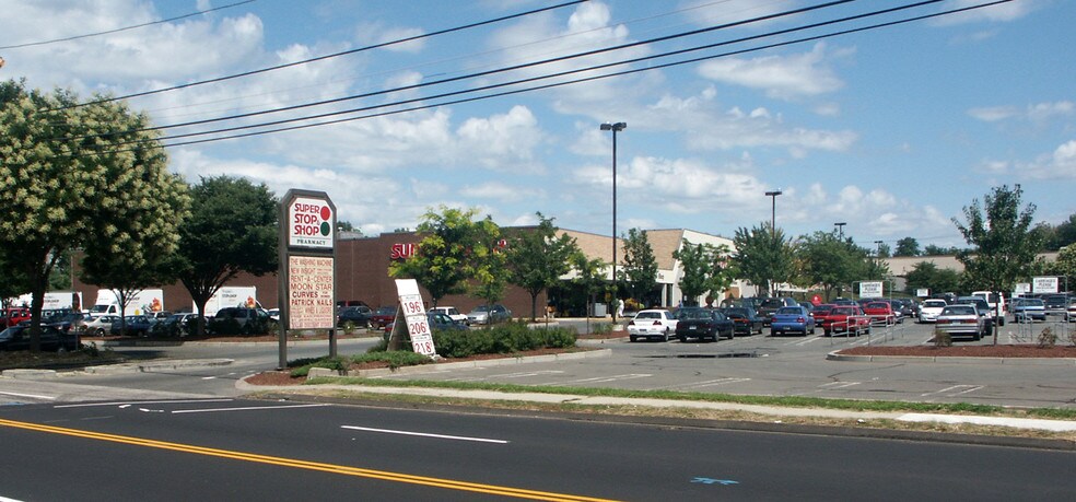 100 Division St, Ansonia, CT à louer - Photo principale – Image 1 sur 2