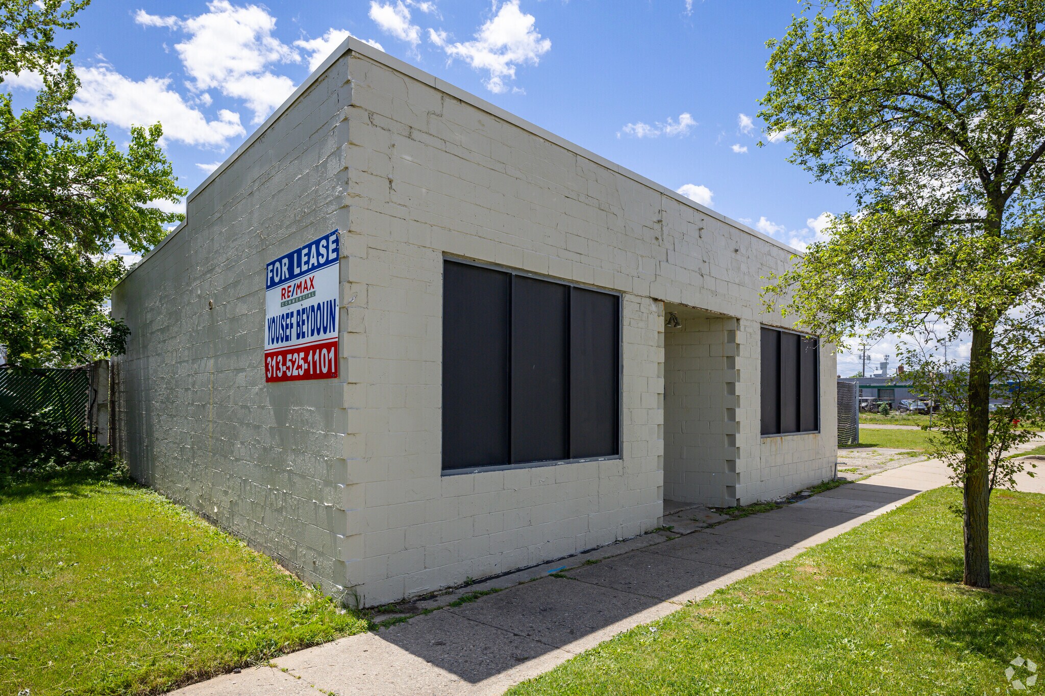 32541 Michigan Ave, Wayne, MI à louer Photo de l’immeuble– Image 1 sur 2