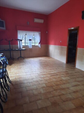 Plus de détails pour Local commercial à vendre