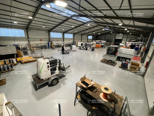 Plus de détails pour Bureau, Local d'activités à louer