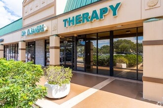 6702-6900 N University Dr, Tamarac, FL à louer Photo de l’immeuble– Image 2 sur 13